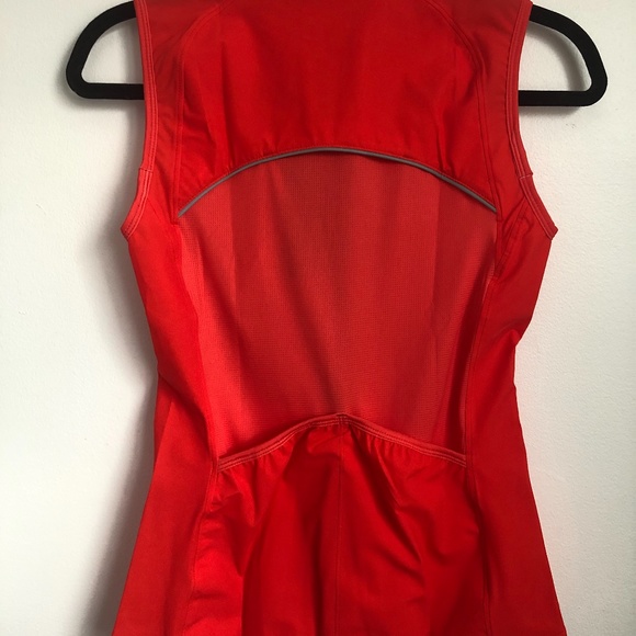 Machines For Freedom: All Weather Vest in Hibiscus - Picture 7 of 10